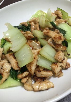 男一人暮らし 鶏むね肉とチンゲン菜炒め-レシピのメイン写真