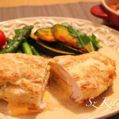 รูปของ ジューシーな鶏肉のベーコンチーズ挟み焼き