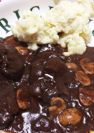 ル・クルーゼ de 鹿モモ肉のシチュー-レシピのメイン写真