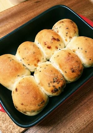 簡単!冷蔵庫発酵でごまチーズパン-レシピのメイン写真