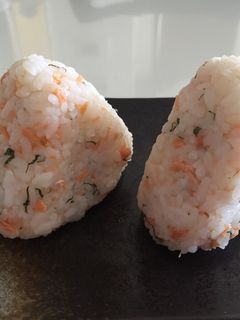 しそ香る鮭おにぎり-レシピのメイン写真