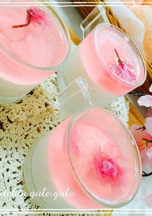 春色♡苺レアチーズムース&桜色ゼリー-レシピのメイン写真