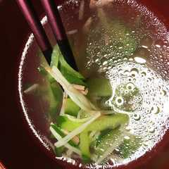รูปของ きゅうりとえのきと桜海老の中華スープ