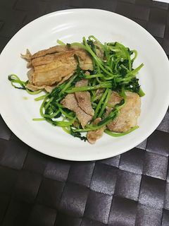 豆苗と豚肉の中華炒め-レシピのメイン写真