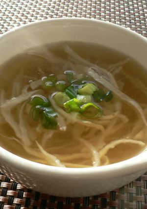 乾物の旨み出汁の効いた時短コンソメスープ-レシピのメイン写真