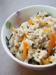 なめたけ・ひじき・ツナの炊き込みご飯-レシピのメイン写真