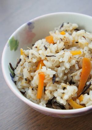 なめたけ・ひじき・ツナの炊き込みご飯-レシピのメイン写真