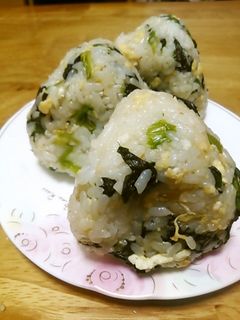 ほうれん草と卵のおにぎり-レシピのメイン写真