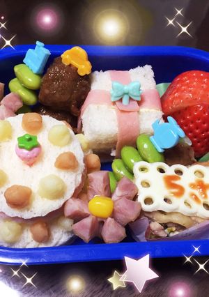 キャラ弁♡誕生日♡ケーキ&プレゼント-レシピのメイン写真