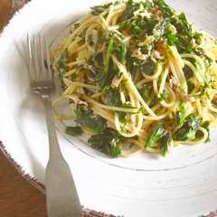 A picture of たっぷりセロリ葉とツナと生姜スパゲティー.