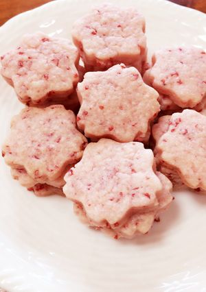簡単！いちご味のさくらクッキー-レシピのメイン写真
