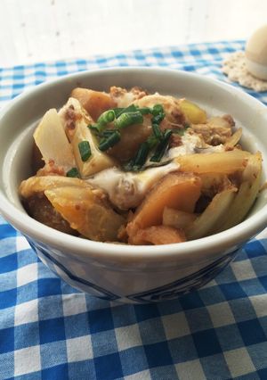 肉じゃがアレンジ！玉子とじ丼！簡単！-レシピのメイン写真