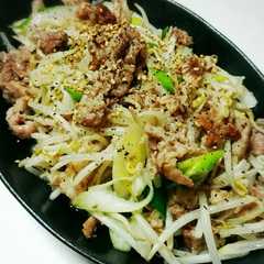 A picture of 節約簡単☆豚こま肉ともやしのネギ塩炒め.