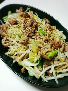節約簡単☆豚こま肉ともやしのネギ塩炒め-レシピのメイン写真