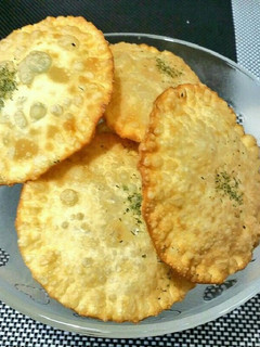 余った餃子の皮を簡単リメイク!チーズ揚げ-レシピのメイン写真