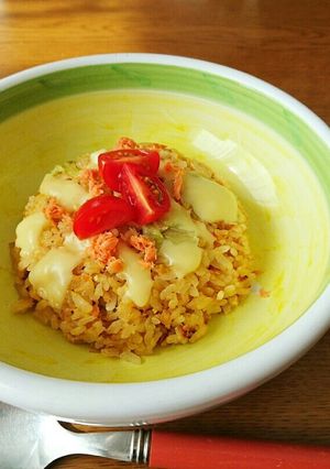 お昼にささっと、チーズ鮭チャーハン-レシピのメイン写真