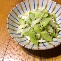 รูปของ セロリとキウイのあまずっぱいサラダ