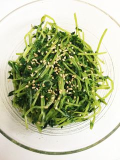 簡単!鶏ガラの素で豆苗のナムル-レシピのメイン写真