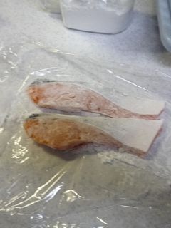 ラップで楽チン☆肉・魚に粉をつける方法-レシピのメイン写真
