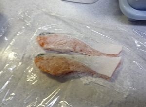 ラップで楽チン☆肉・魚に粉をつける方法-レシピのメイン写真