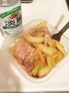 お酒に合う!超簡単!セロリと豚肉の炒め物-レシピのメイン写真