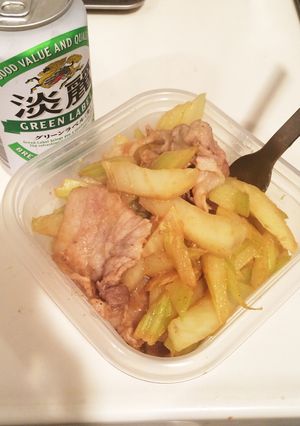 お酒に合う！超簡単！セロリと豚肉の炒め物-レシピのメイン写真