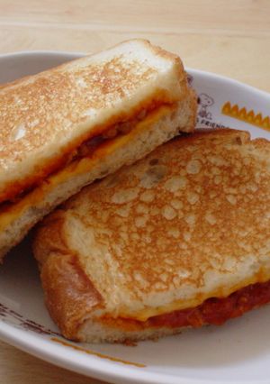 手軽に!パスタソースでボロネーゼサンド-レシピのメイン写真