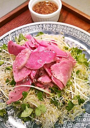 おつまみタンのせサラダ-レシピのメイン写真