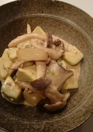 簡単！アボカドのキノコ和え焼肉風味-レシピのメイン写真