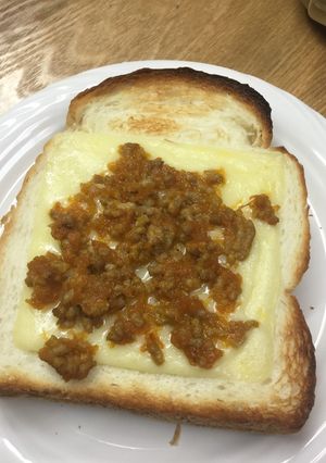 にんじんそぼろをのせたチーズトースト-レシピのメイン写真