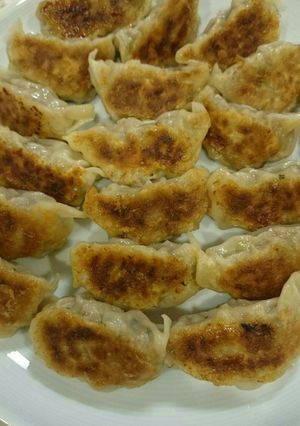 お肉たっぷり、ジューシー餃子♪-レシピのメイン写真