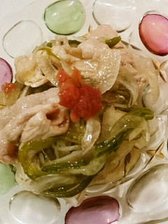 豚こまと新玉ねぎのめかぶ和え♪-レシピのメイン写真
