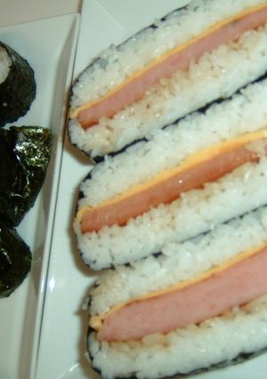 とっても簡単！タッパで作るスパムおにぎり-レシピのメイン写真