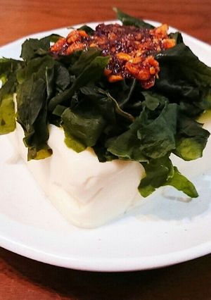 超絶簡単！わかめと食べるラー油の冷や奴♪-レシピのメイン写真