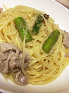 簡単!アスパラと豚肉のペペロンチーノ-レシピのメイン写真