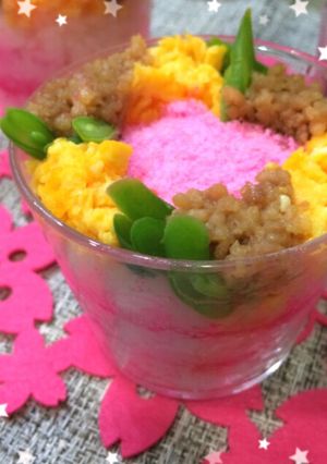 ひな祭り♡三色そぼろで可愛いカップライス-レシピのメイン写真