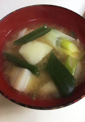 葉玉ねぎとジャガイモの味噌汁-レシピのメイン写真