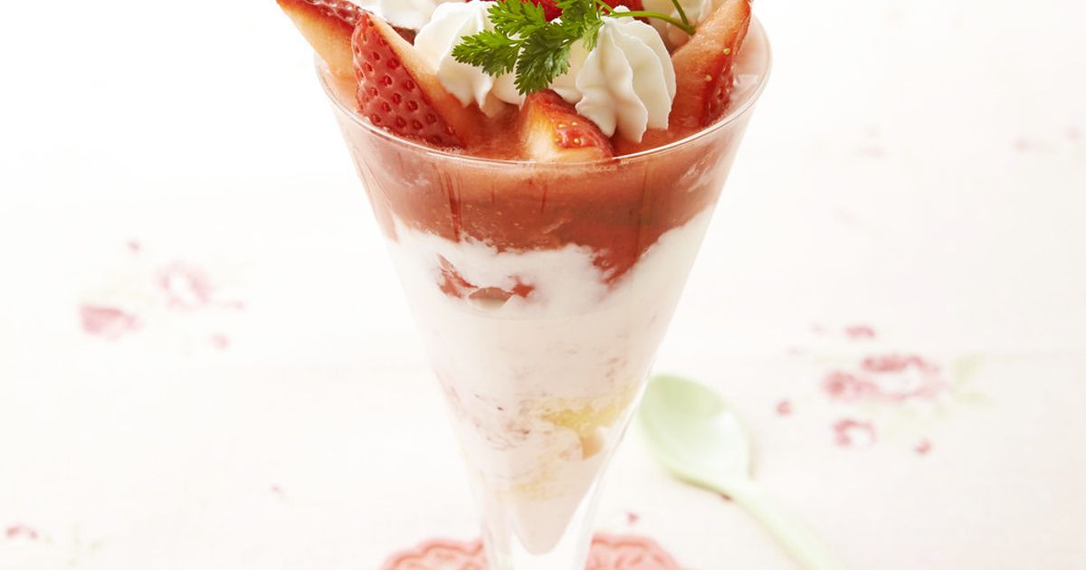 ③　いちごパフェ☆ 岡崎カフェ🍓 . @358dacafe 【 #ダカフェ 】 . 3倍盛りいちご