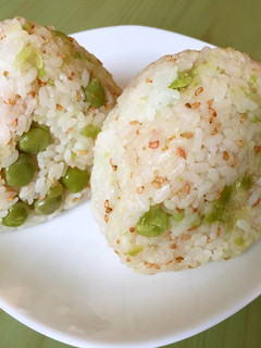 ☆梅ごま 豆ご飯 おにぎり-レシピのメイン写真