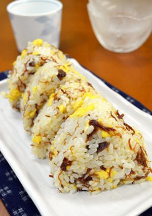 コンビーフのそぼろ風おにぎり-レシピのメイン写真