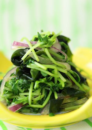 豆苗と赤玉葱のごま風味和え-レシピのメイン写真