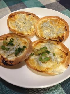 餃子の皮を使ったシラスピザ-レシピのメイン写真