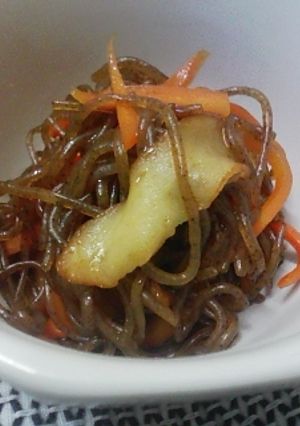 糸こんにゃくとにんじんの甘辛炒め-レシピのメイン写真