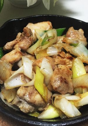 スキレットで☆白ネギと鶏肉の塩レモン炒め-レシピのメイン写真