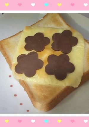 春♥お花✴生チョコ➕チーズ♥トースト-レシピのメイン写真