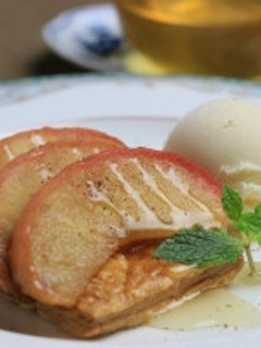 バレンタインに❤焼きリンゴはちみつ添え-レシピのメイン写真