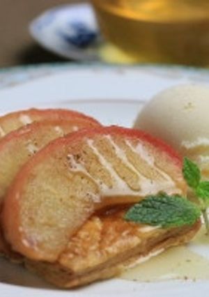バレンタインに❤焼きリンゴはちみつ添え-レシピのメイン写真
