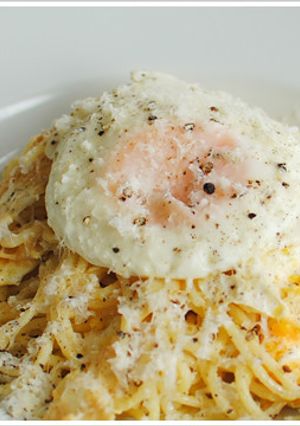 目玉焼きとペコリーノのスパゲッティ-レシピのメイン写真