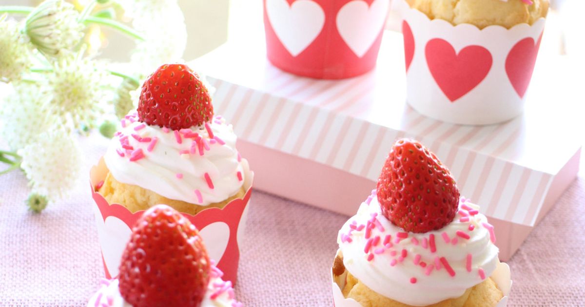 ショートケーキ ハンドメイド・手芸 苺カップケーキ壁掛けデコパージュ