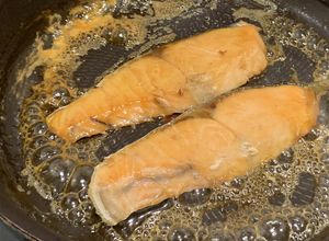 簡単！！冷凍鮭のふんわりみりん焼き-レシピのメイン写真